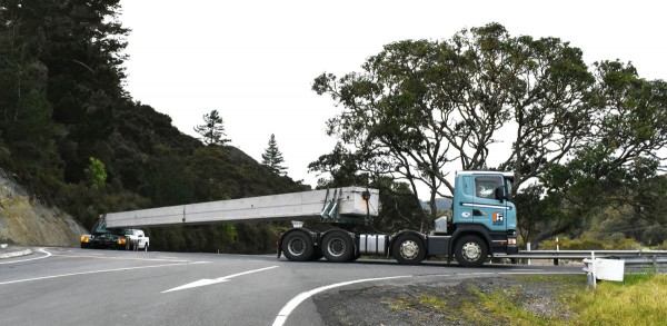 The transporter carrying one of the 30m beams