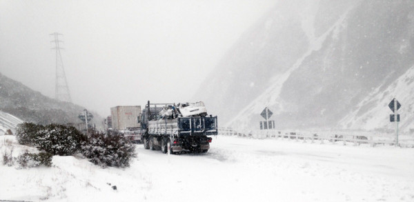 Arthur's Pass snow with trucks (8 Sept 2016)