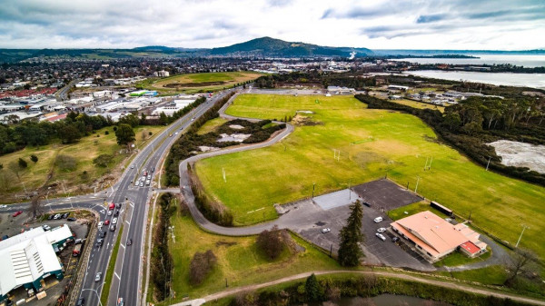 The new entrance to the Whakarewarewa Rugby Club runs from the existing Mid Island Gym Sports (MIGS) access road to the club. The current access from the Sala Street intersection will be closed.