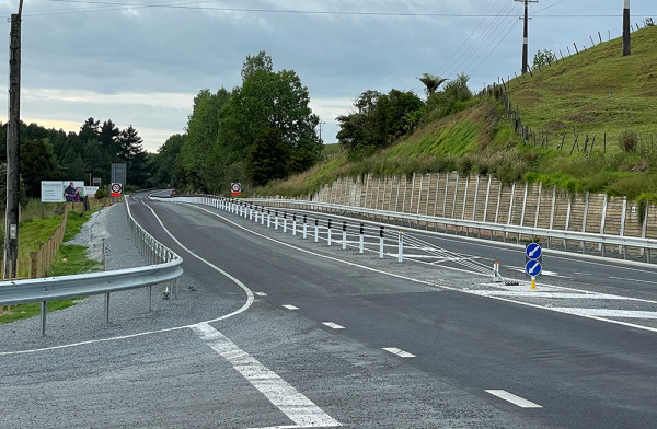 The centre line wire rope barrier to be like the one installed by Sheepworld on SH1, north of  Warkworth, before Christmas
