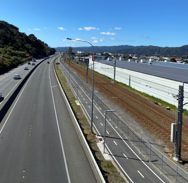 Cycleway stretching north between SH2 and railway line.