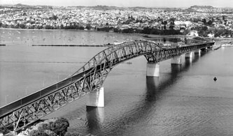 Auckland Harbour Bridge in 1959.