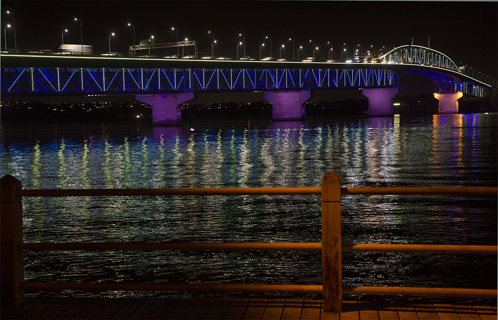 Photo of Vector Lights on the Auckland Harbour Bridge. 