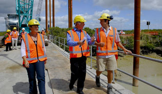 Project staff answer questions during an NZTA site visit.