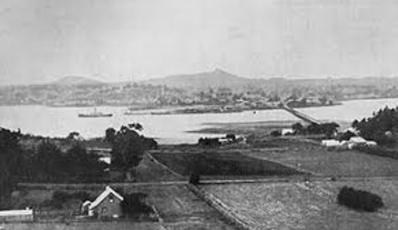 View from Māngere in 1906 of the first Old Māngere Bridge. 