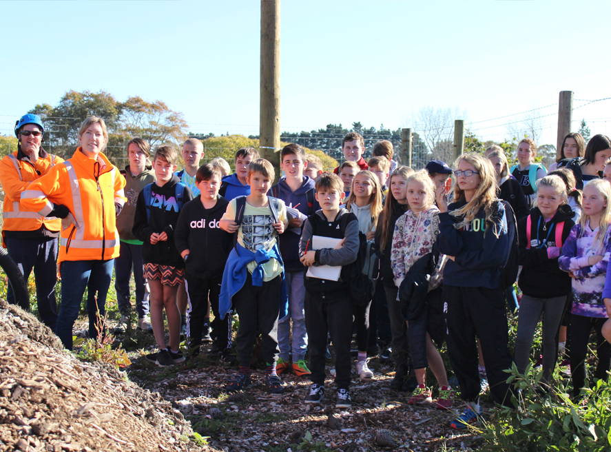 Te Horo School students visiting the PP2Ō Expressway project site