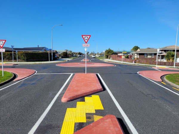 Crossing facilities and roundabout upgrade in Bell Block 