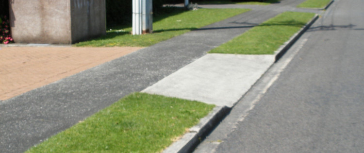 photo showing footpath surface material continues across the driveway