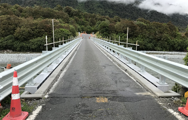 The Taipo bridge - a single lane bridge going over a river