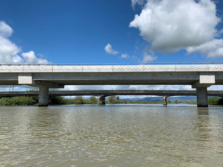 new manawatu bridge with Maori motif
