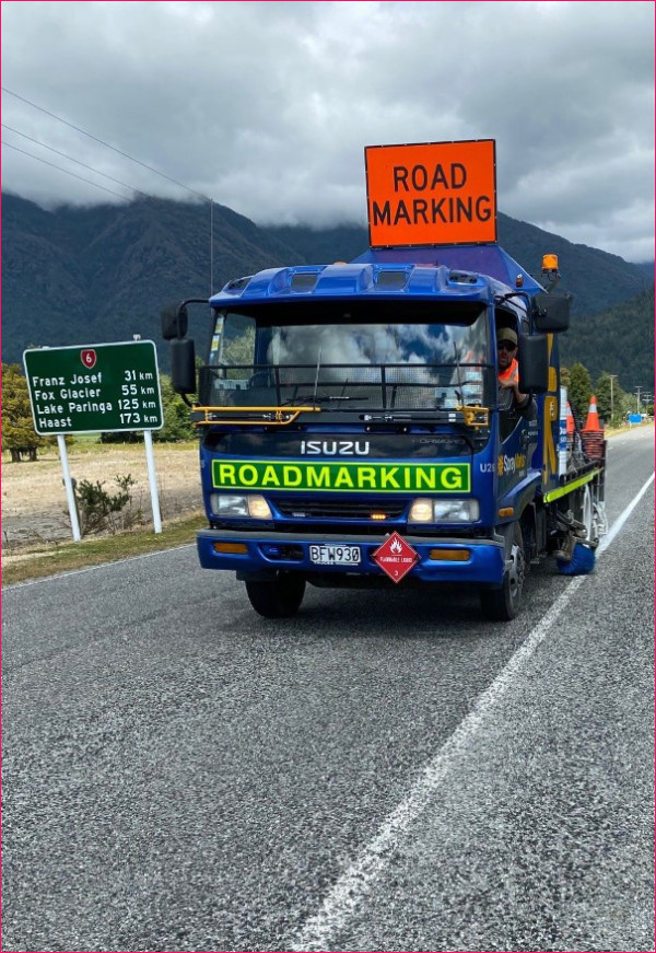 Roadmarking truck